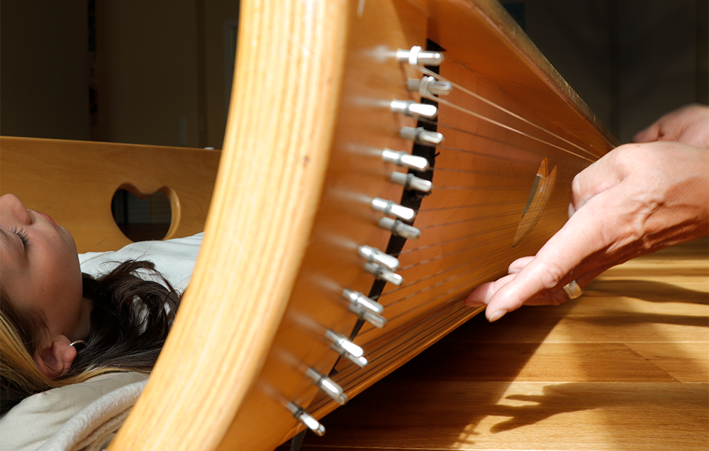 Liegen in der Klangwiege